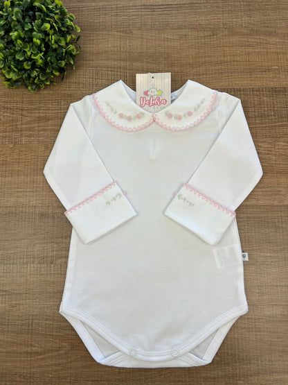 BODY BRANCO BORDADO ROCOCO FLOR ROSA