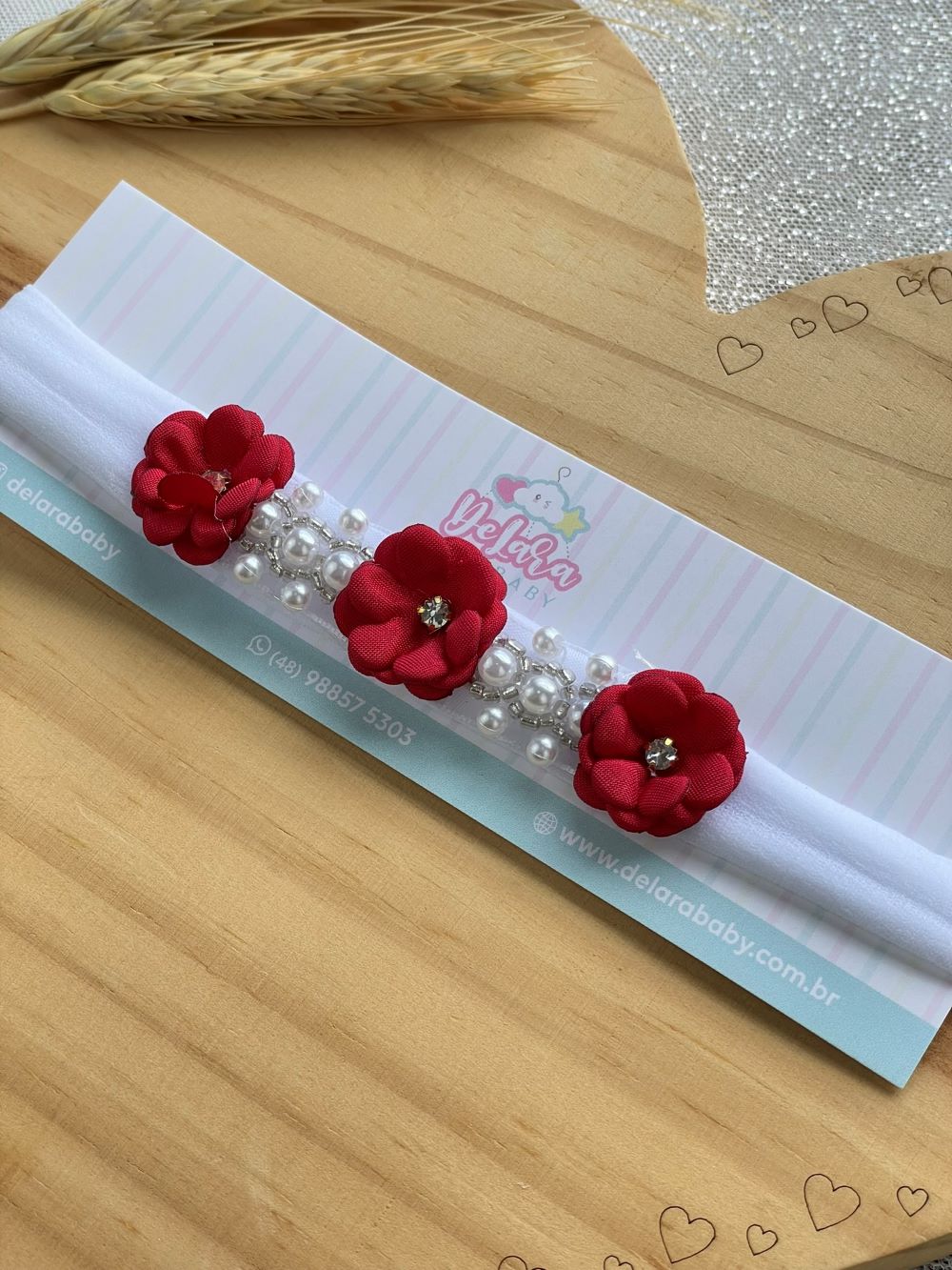FAIXINHA BRANCA FLOR VERMELHA