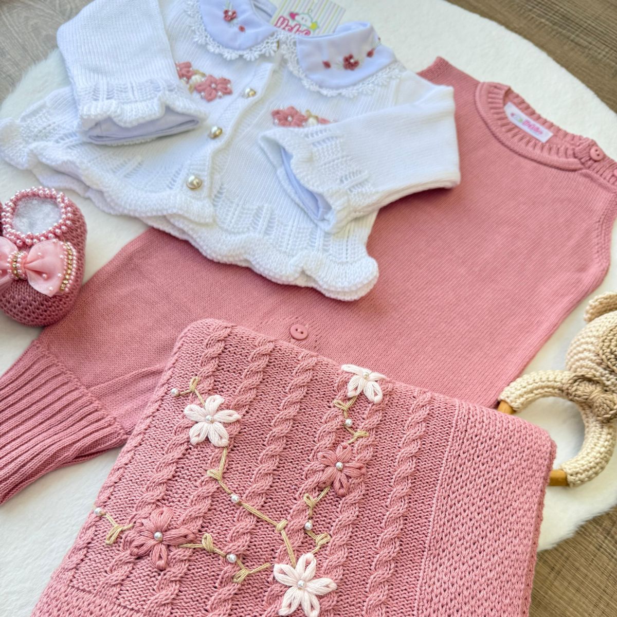 Kit Exclusivo Helena Rosé  Saída de Maternidade em Tricot com 6 Peças