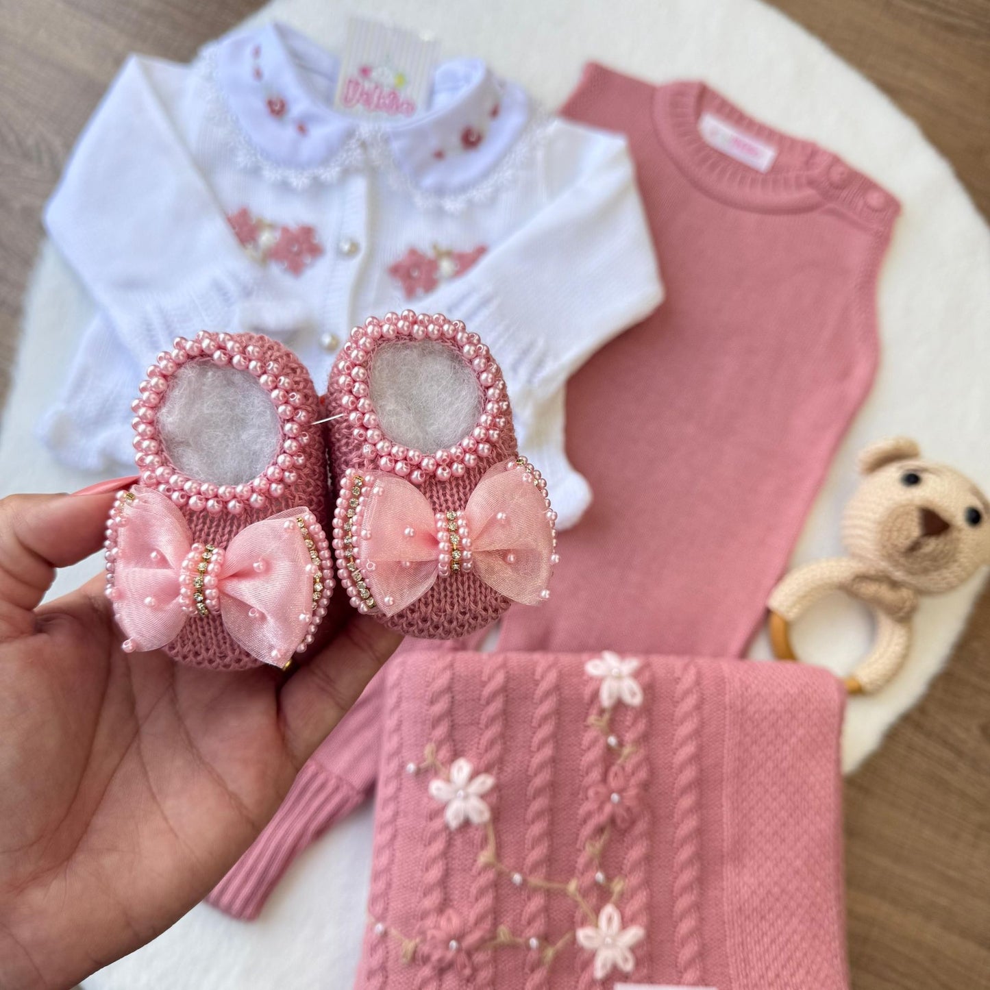 Kit Exclusivo Helena Rosé  Saída de Maternidade em Tricot com 6 Peças