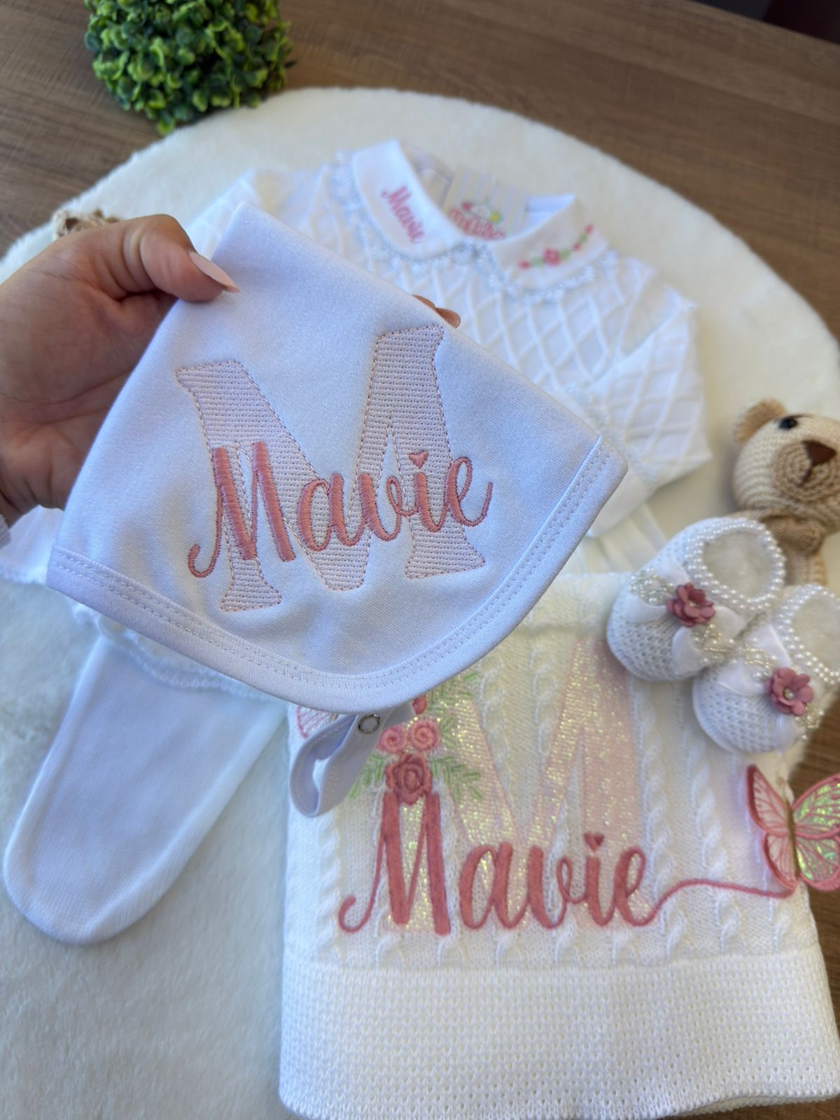 KIT SAIDA MATERNIDADE AURORA BRANCA 6 PEÇAS PERSONALIZADO