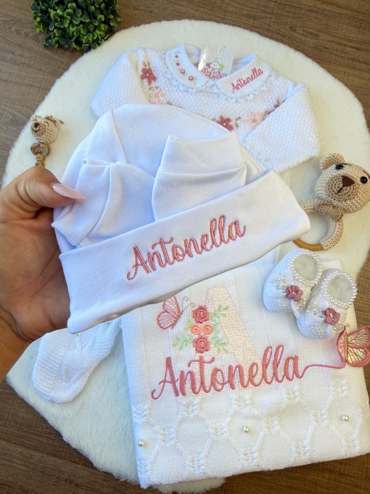KIT SAIDA MATERNIDADE ISABELA BRANCO 7 PEÇAS PERSONALIZADO