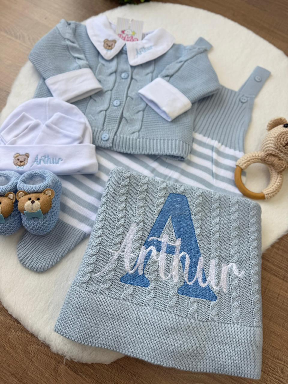 KIT VICENTE - SAÍDA DE MATERNIDADE COMPLETA DE TRICOT 7 PEÇAS URSO
