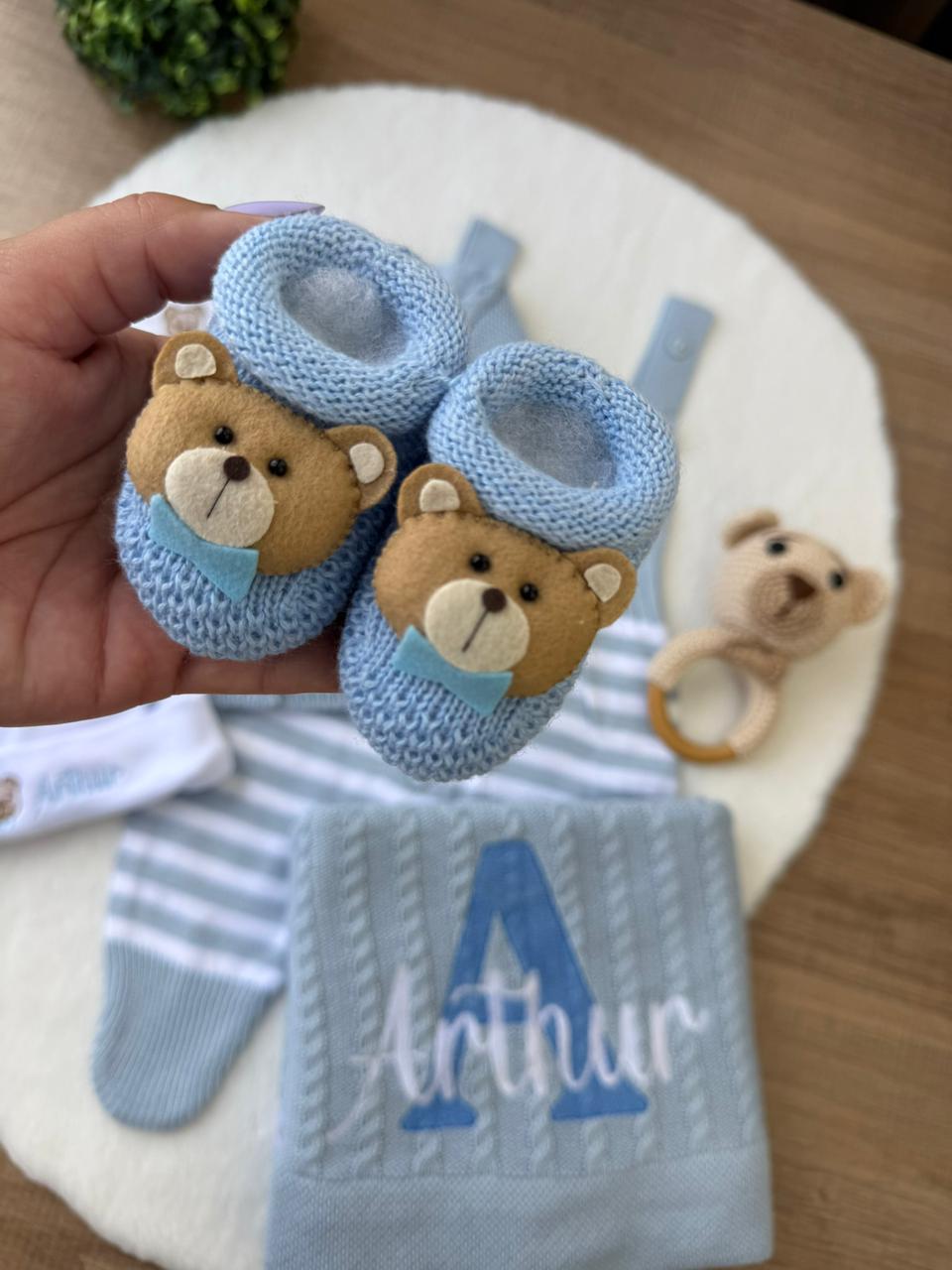 KIT VICENTE - SAÍDA DE MATERNIDADE COMPLETA DE TRICOT 7 PEÇAS URSO