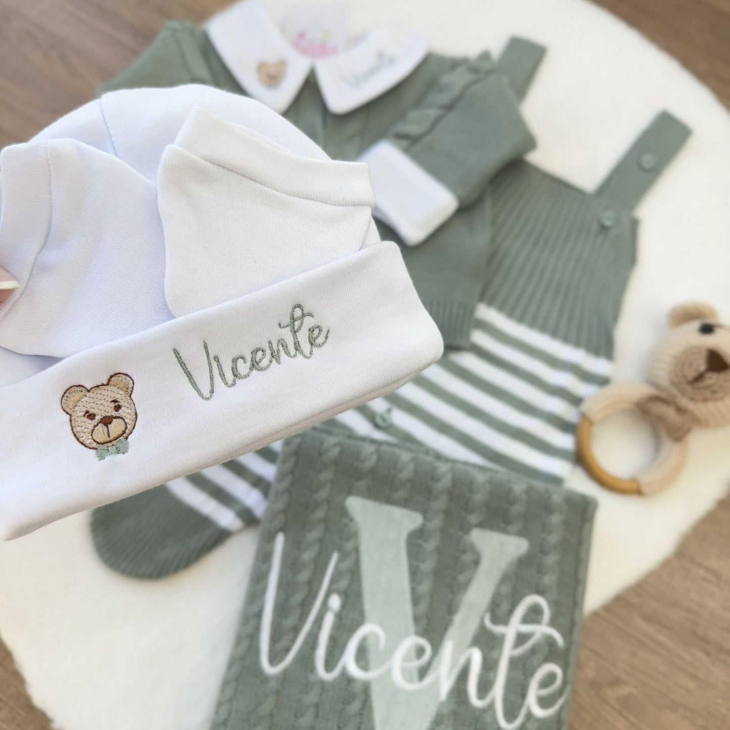 KIT VICENTE - SAÍDA DE MATERNIDADE COMPLETA DE TRICOT 7 PEÇAS URSO