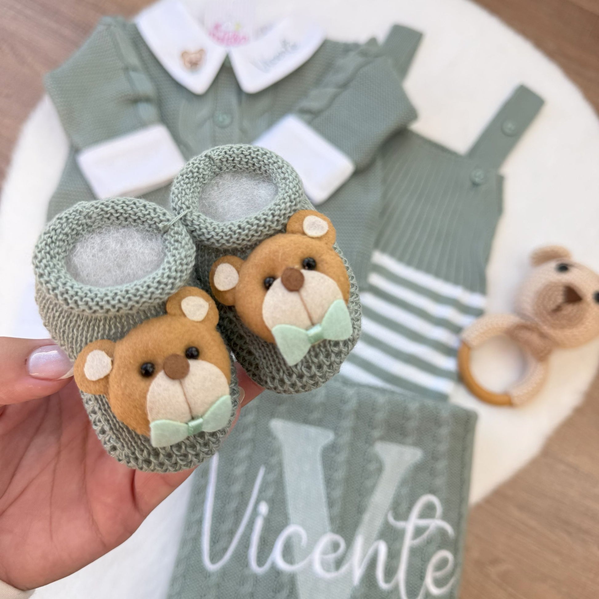 KIT VICENTE - SAÍDA DE MATERNIDADE COMPLETA DE TRICOT 7 PEÇAS URSO