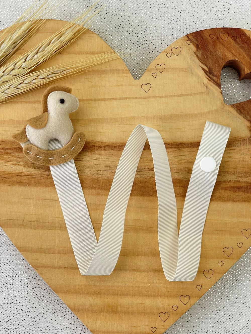 PRENDEDOR DE CHUPETA CAVALINHO OFF WHITE